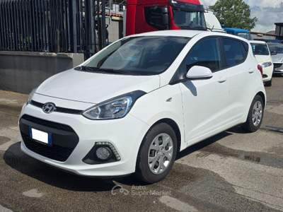 Hyundai i10 1.0 MPI Login A/T Bianco usata Frattaminore