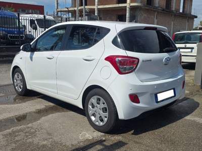 Hyundai i10 1.0 MPI Login A/T Bianco usata Frattaminore