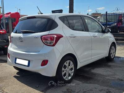 Hyundai i10 1.0 MPI Login A/T Bianco usata Frattaminore