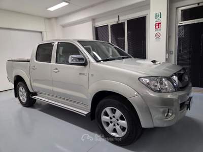 Toyota Hilux 3.0 D-4D 4WD MANUALE Argento usata Parma