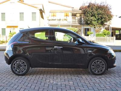 Lancia Ypsilon 1.3 MJT 16V 95 CV 5 porte S&S Gold Nero usata Saonara
