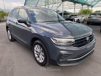 Volkswagen Tiguan 2.0 TDI LIFE 150CV DSG, AZIENDALE Giallo usata Paderno Franciacorta
