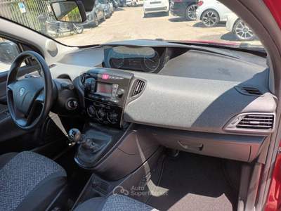 Lancia Ypsilon 1000 HYBRID SILVER 70CV STEREO USB ITALIA Rosso usata Pistoia