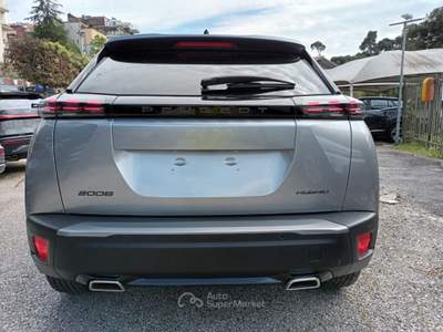 Peugeot 2008 1200 HYBRID ALLURE 145CV E-DCS6 CARPLAY FULL LED Argento usata Pistoia