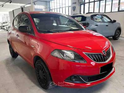 Lancia Ypsilon 1.0 FireFly S&S Hybrid Silver Rosso usata Pianezza