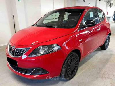 Lancia Ypsilon 1.0 FireFly S&S Hybrid Silver Rosso usata Pianezza