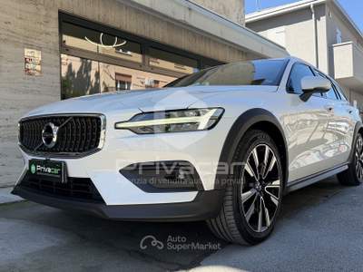 Volvo V60 Cross Country VOLVO V60 Cross Country D4 AWD Geartronic Pro Bianco usata Padova