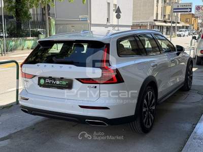 Volvo V60 Cross Country VOLVO V60 Cross Country D4 AWD Geartronic Pro Bianco usata Padova