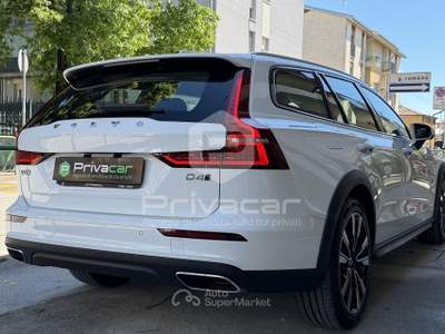 Volvo V60 Cross Country VOLVO V60 Cross Country D4 AWD Geartronic Pro Bianco usata Padova