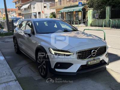 Volvo V60 Cross Country VOLVO V60 Cross Country D4 AWD Geartronic Pro Bianco usata Padova