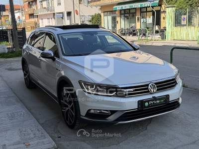 Volkswagen Passat VOLKSWAGEN Passat Business Alltrack 2.0 BiTDI 240 CV 4MOT DSG Exec. BMT Bianco usata Padova