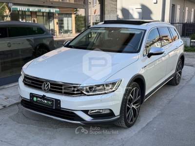 Volkswagen Passat VOLKSWAGEN Passat Business Alltrack 2.0 BiTDI 240 CV 4MOT DSG Exec. BMT Bianco usata Padova