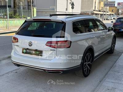 Volkswagen Passat VOLKSWAGEN Passat Business Alltrack 2.0 BiTDI 240 CV 4MOT DSG Exec. BMT Bianco usata Padova