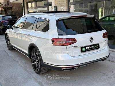 Volkswagen Passat VOLKSWAGEN Passat Business Alltrack 2.0 BiTDI 240 CV 4MOT DSG Exec. BMT Bianco usata Padova