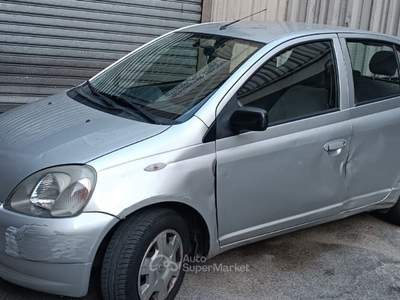 Toyota Yaris tenuta sempre in box - sempre di proprietà della stessa famiglia Argento usata piano di sorrento