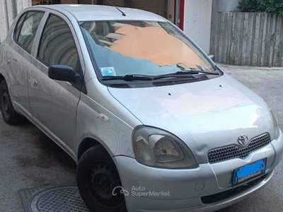 Toyota Yaris tenuta sempre in box - sempre di proprietà della stessa famiglia Argento usata piano di sorrento