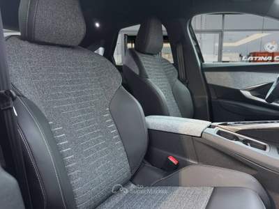 Peugeot 3008 1.2 hybrid Allure 145cv AUTOM CON TELECAM 360 Nero usata Latina
