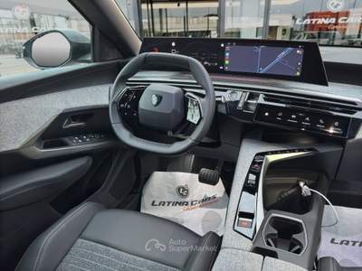 Peugeot 3008 1.2 hybrid Allure 145cv AUTOM CON TELECAM 360 Nero usata Latina