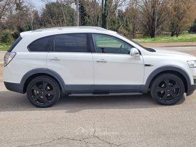 Chevrolet Captiva CHEVROLET Captiva 2.2 VCDi 184CV 4WD LTZ Bianco usata San Benedetto del Tronto