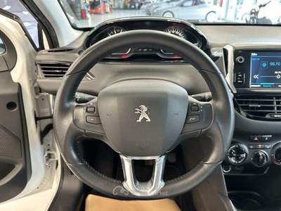 Peugeot 208 1.2 PureTech Active Bianco usata Moncalieri