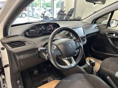 Peugeot 208 1.2 PureTech Active Bianco usata Moncalieri