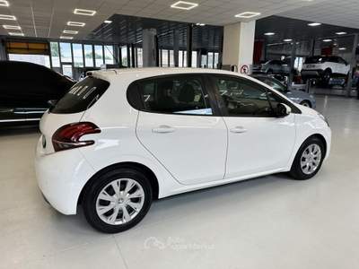 Peugeot 208 1.2 PureTech Active Bianco usata Moncalieri