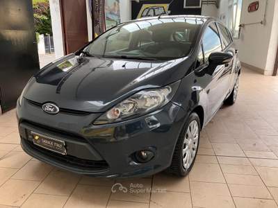 Ford Fiesta 5 porte NEOPATENTATI EURO5 usata Bulgarograsso