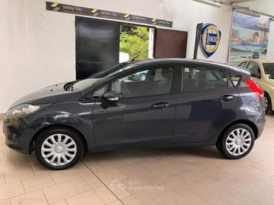 Ford Fiesta 5 porte NEOPATENTATI EURO5 usata Bulgarograsso
