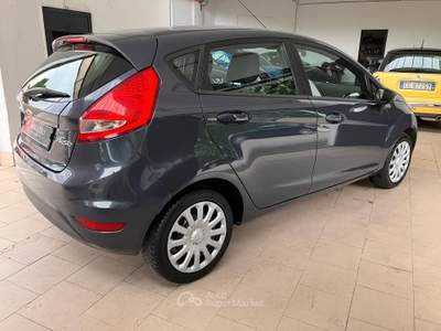 Ford Fiesta 5 porte NEOPATENTATI EURO5 usata Bulgarograsso