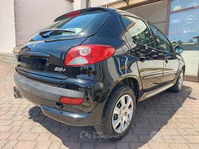 Peugeot 206 PLUS 5P 1.1 X-LINE NEOPATENTATI usata Bulgarograsso