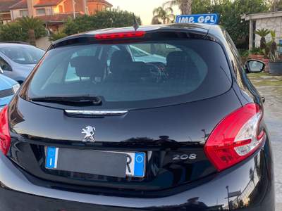 Peugeot 208 Auto in arrivo Nero usata Cancello ed Arnone