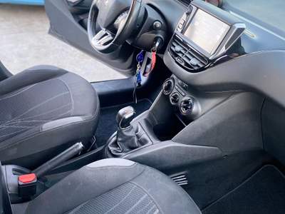 Peugeot 208 Auto in arrivo Nero usata Cancello ed Arnone