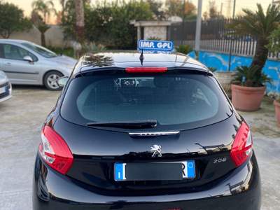 Peugeot 208 Auto in arrivo Nero usata Cancello ed Arnone