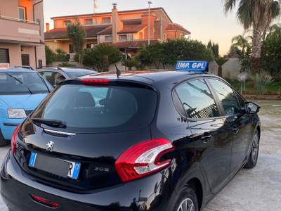 Peugeot 208 Auto in arrivo Nero usata Cancello ed Arnone