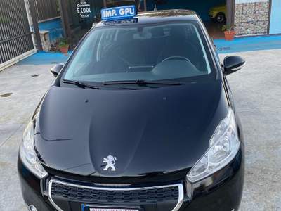 Peugeot 208 Auto in arrivo Nero usata Cancello ed Arnone