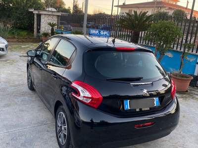 Peugeot 208 Auto in arrivo Nero usata Cancello ed Arnone