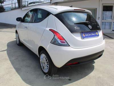 Lancia Ypsilon 1.0 FireFly 5p.S&S Hybrid Silver Bianco usata Padula