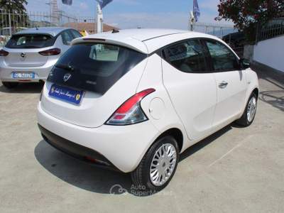 Lancia Ypsilon 1.0 FireFly 5p.S&S Hybrid Silver Bianco usata Padula