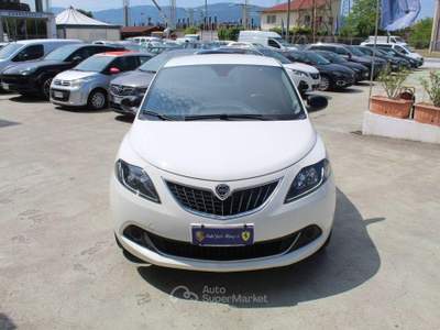 Lancia Ypsilon 1.0 FireFly 5p.S&S Hybrid Silver Bianco usata Padula