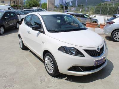 Lancia Ypsilon 1.0 FireFly 5p.S&S Hybrid Silver Bianco usata Padula