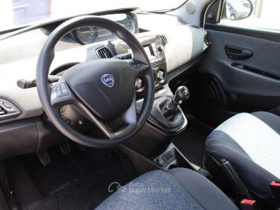 Lancia Ypsilon 1.0 FireFly 5p.S&S Hybrid Silver Bianco usata Padula