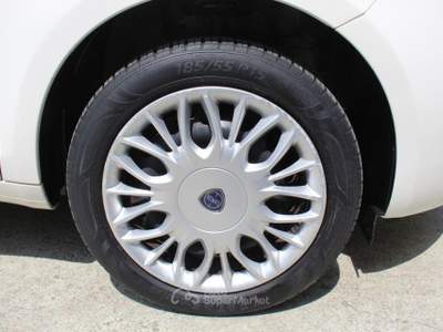 Lancia Ypsilon 1.0 FireFly 5p.S&S Hybrid Silver Bianco usata Padula