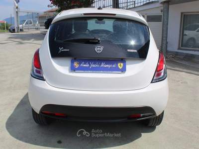 Lancia Ypsilon 1.0 FireFly 5p.S&S Hybrid Silver Bianco usata Padula