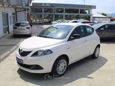 Lancia Ypsilon 1.0 FireFly 5p.S&S Hybrid Silver Bianco usata Padula