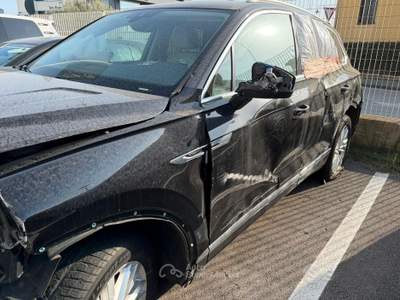 Volkswagen Touareg 3.0 V6 TDI SCR Advanced usata Torre Annunziata