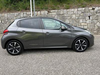 Peugeot 208 Peugeot 208 HDI Signature - unico proprietario Grigio usata Vandoies