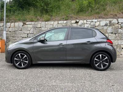 Peugeot 208 Peugeot 208 HDI Signature - unico proprietario Grigio usata Vandoies