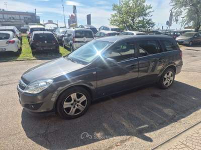 Opel Astra Astra III 2010 SW SW 1.7 cdti Enjoy 110cv Grigio usata Fosso ghiaia