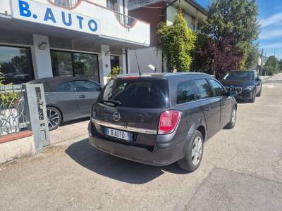 Opel Astra Astra III 2010 SW SW 1.7 cdti Enjoy 110cv Grigio usata Fosso ghiaia