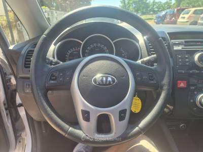 Kia Venga Venga 1.4 cvvt Cool c/t.panoramico,r.vel. s/navi GPL usata Fosso ghiaia